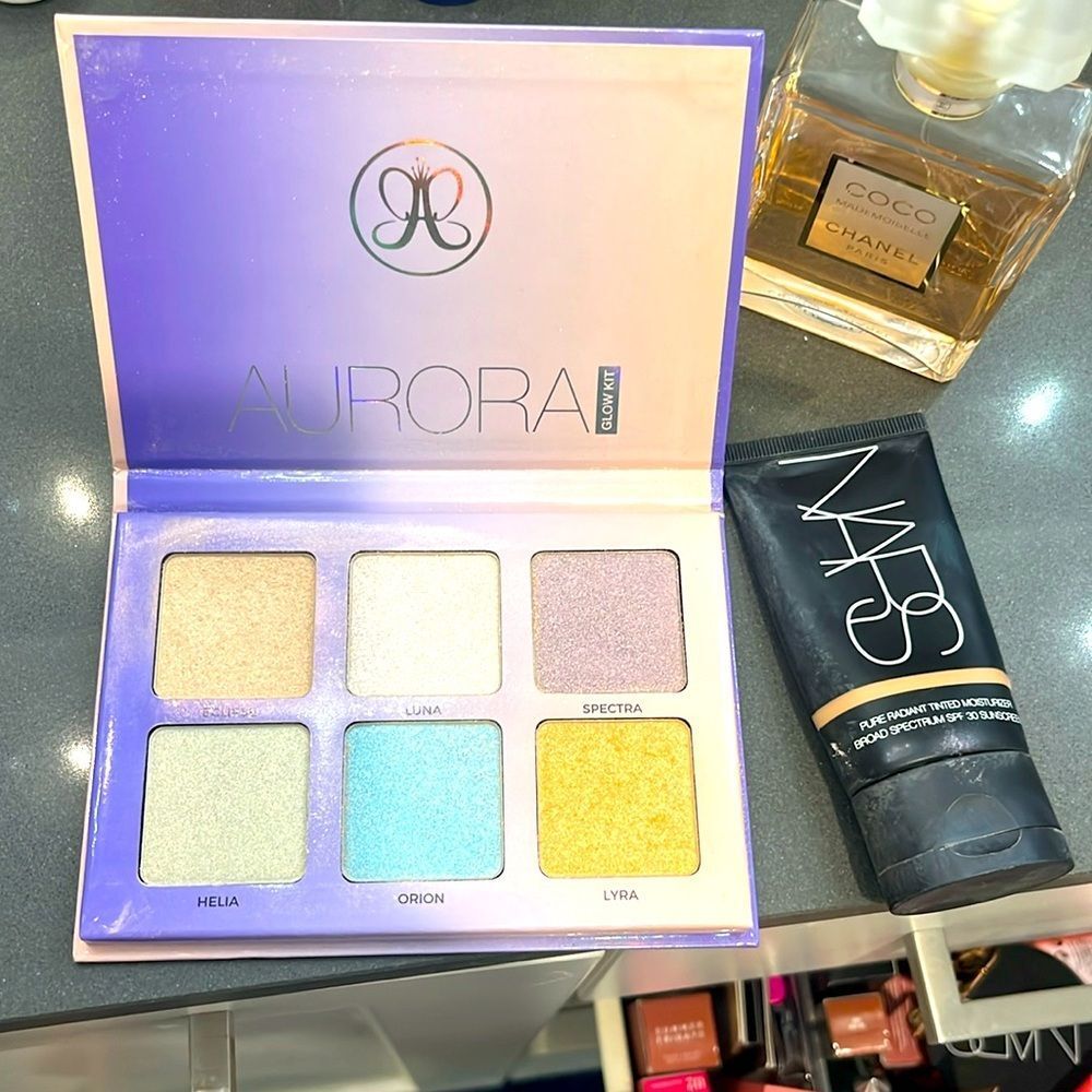 Anastasia Aurora Highlighter Pallet.